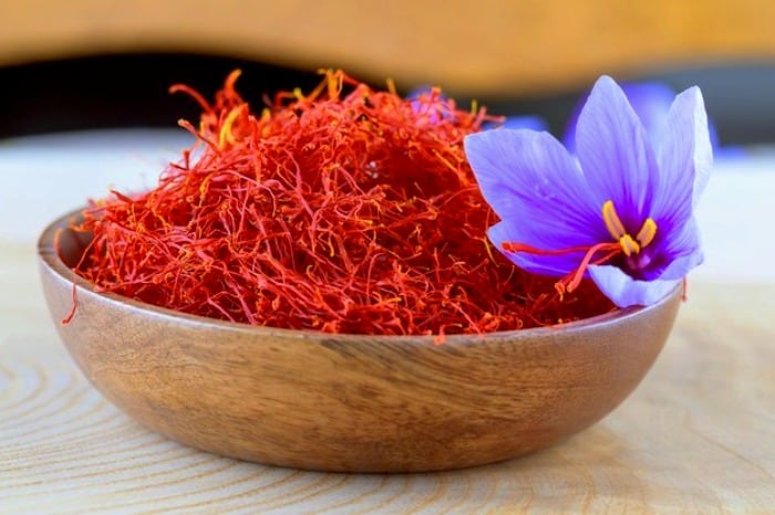 9 خاصیت درمانی زعفران برای زنان